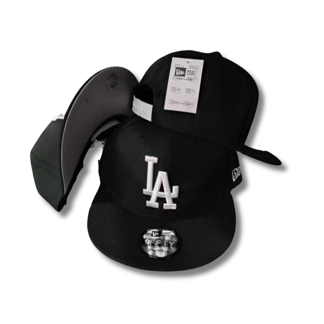 Los Angeles Dodgers Black with White Embroidered Logo ¨C Snapback Cap