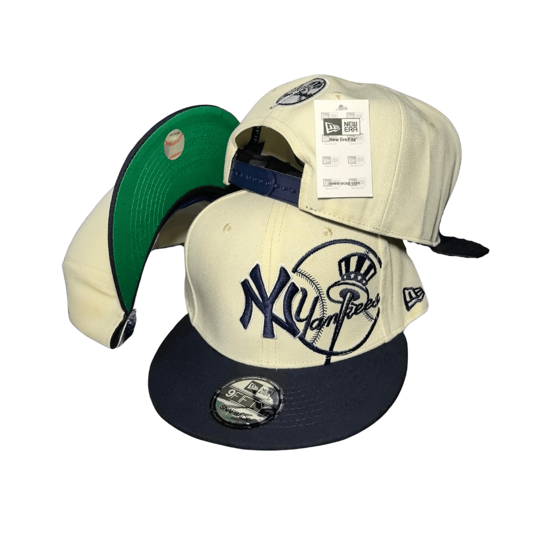 New York Yankees 9FIFTY with Embroidered Logo Cream and Navy ¨C Snapback Cap