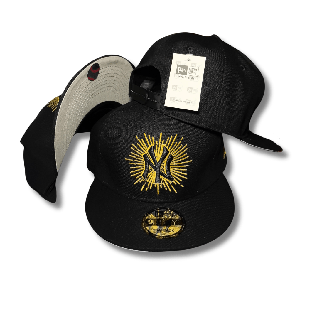 New York Yankees 9FIFTY with Golden Sunburst Design Black and Gold ¨C Snapback Cap