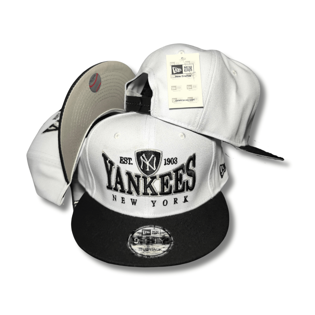New York Yankees New Era 9Fifty White with Black Brim and Heritage Design ¨C Snapback Cap