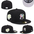 New York Yankees 59FIFTY Fitted Hat with Multicolor Logo and World Series Patch ¨C Black