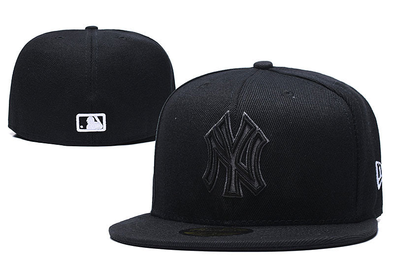 New York Yankees 59FIFTY Fitted Hat with Blacked-Out Logo ¨C All Black