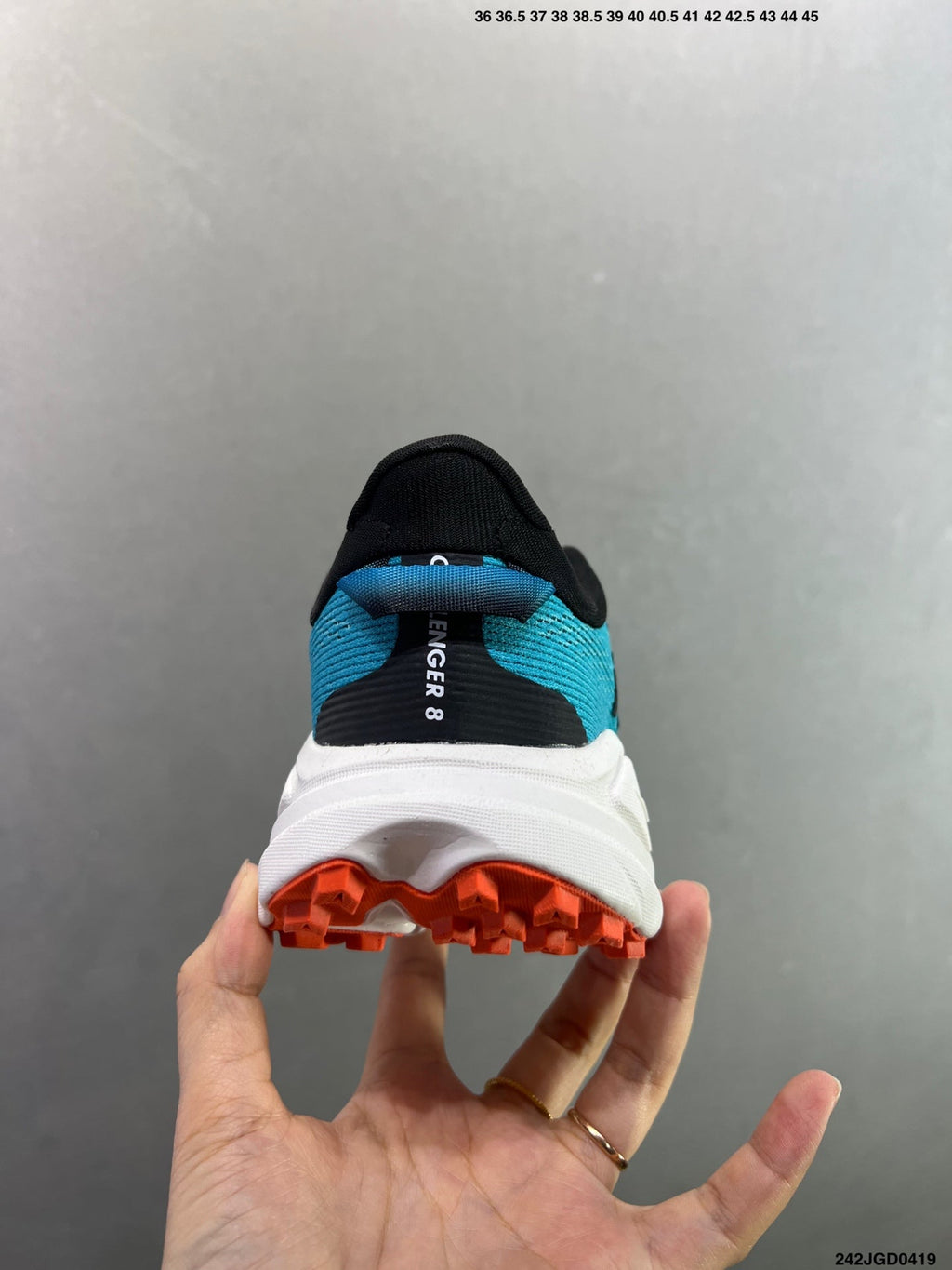 HOKA CHALLENGER 8