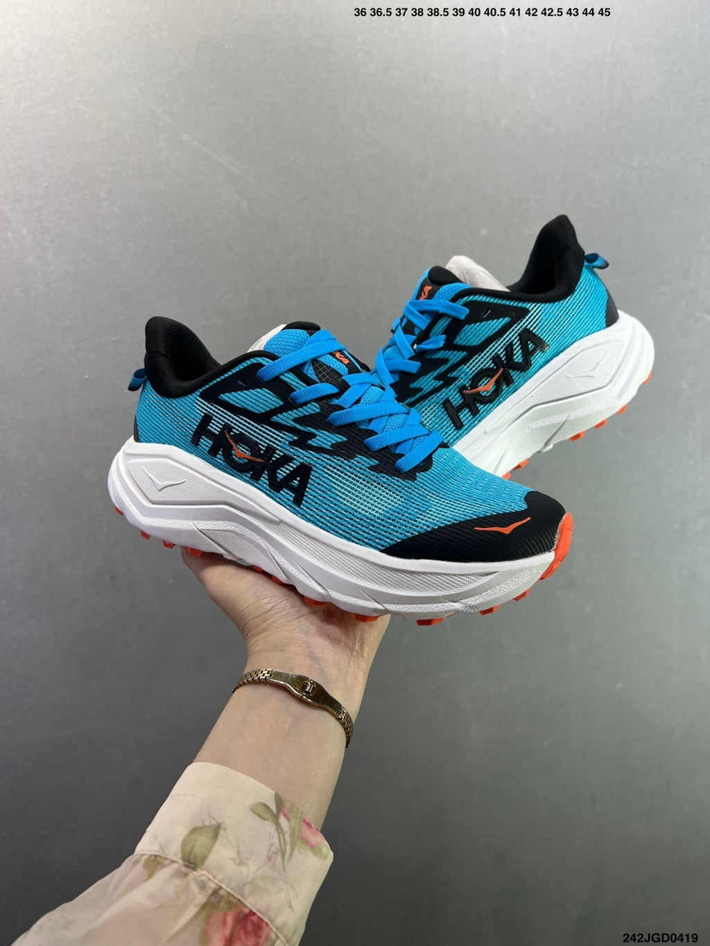 HOKA CHALLENGER 8