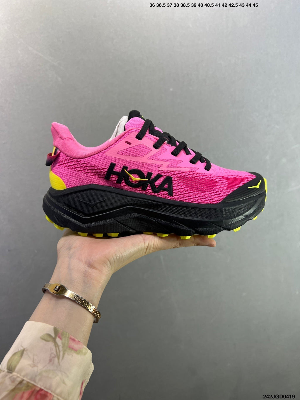 HOKA CHALLENGER 8