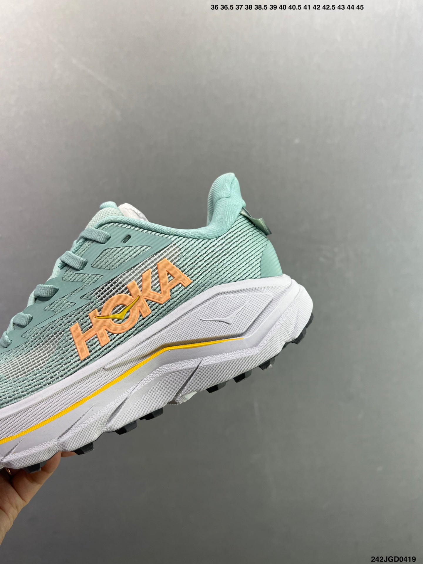 HOKA CHALLENGER 8