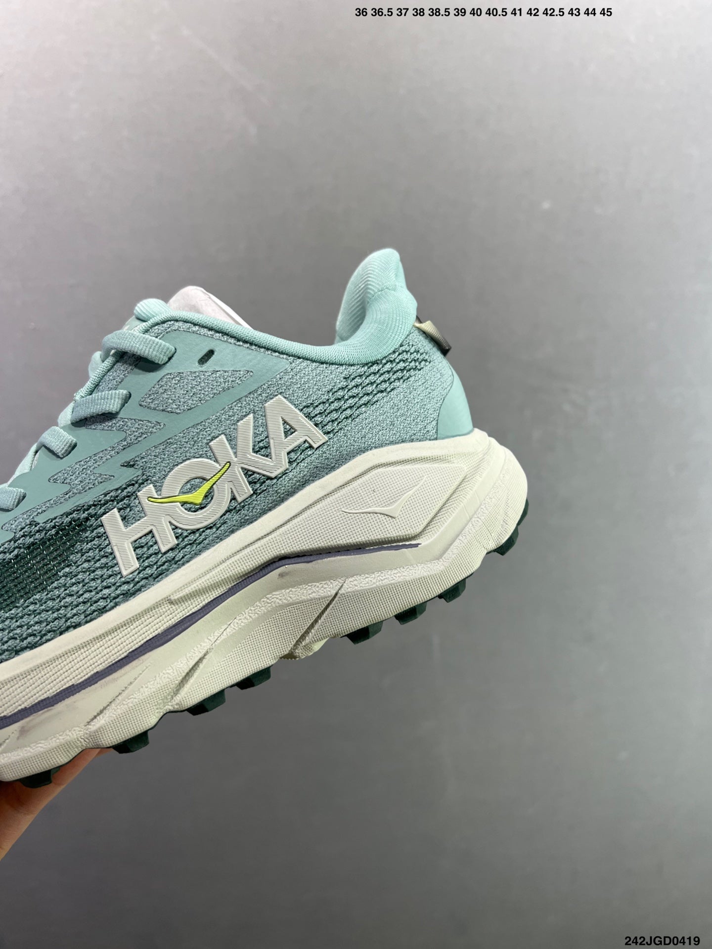 HOKA CHALLENGER 8