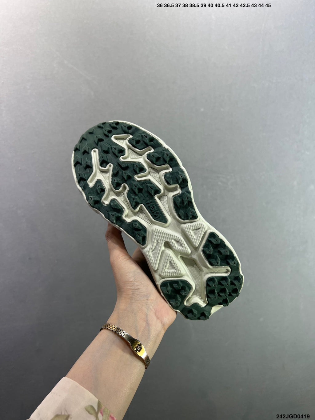 HOKA CHALLENGER 8