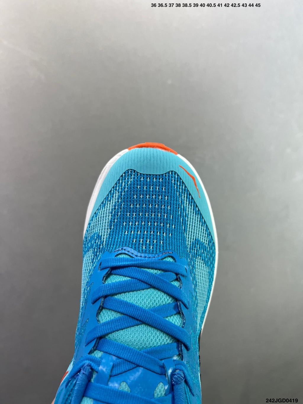 HOKA CHALLENGER 8