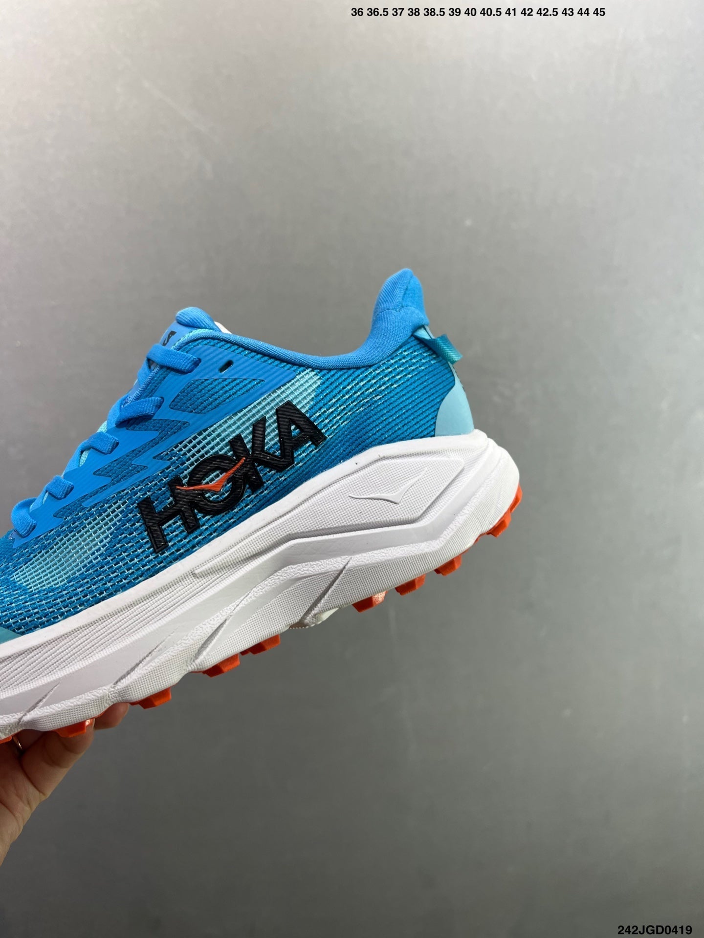 HOKA CHALLENGER 8