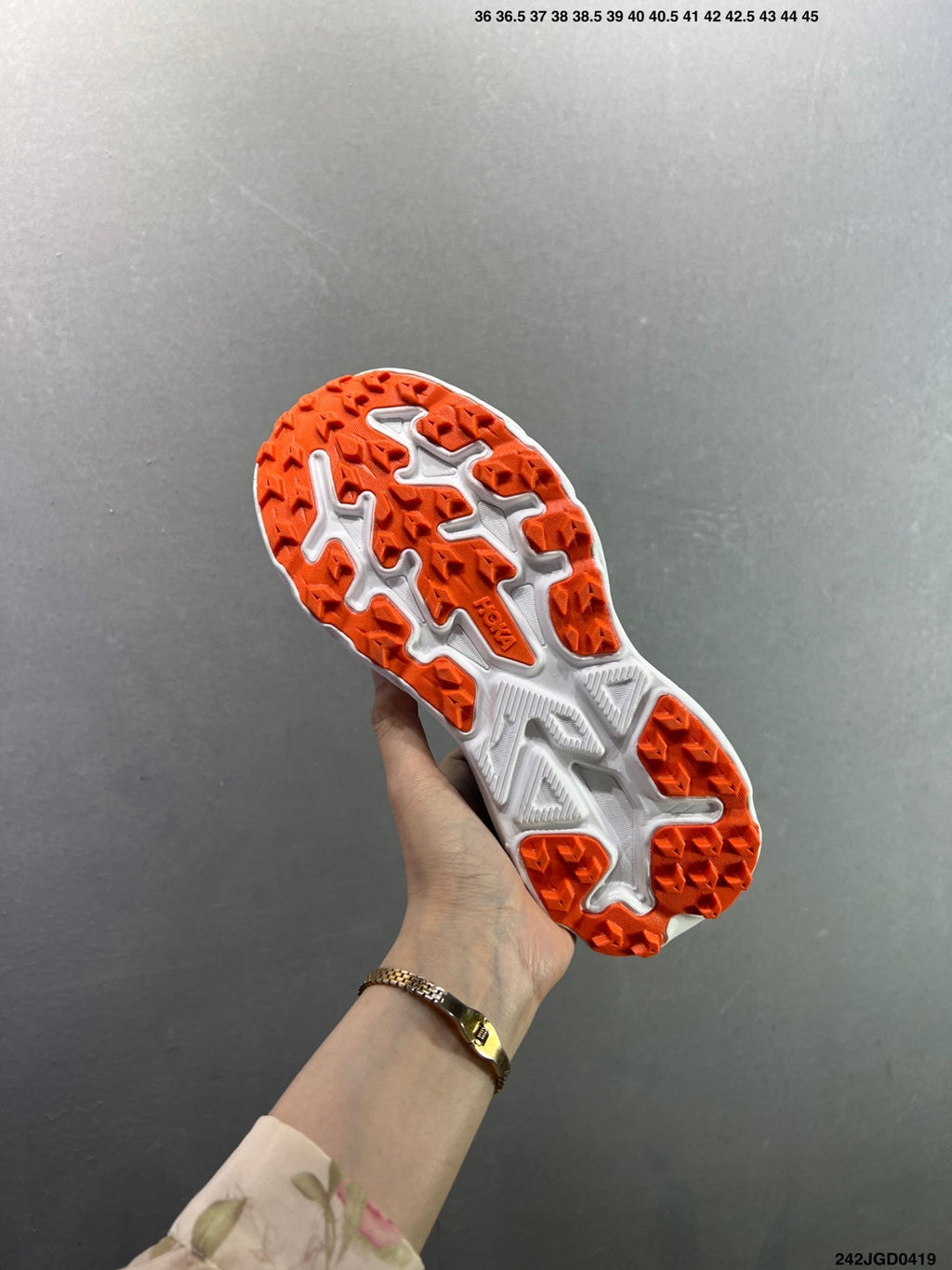 HOKA CHALLENGER 8