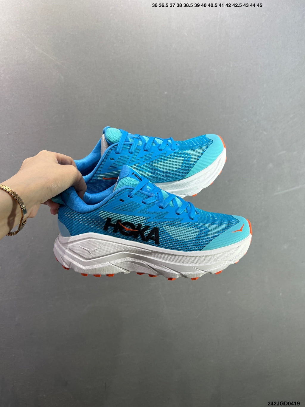 HOKA CHALLENGER 8