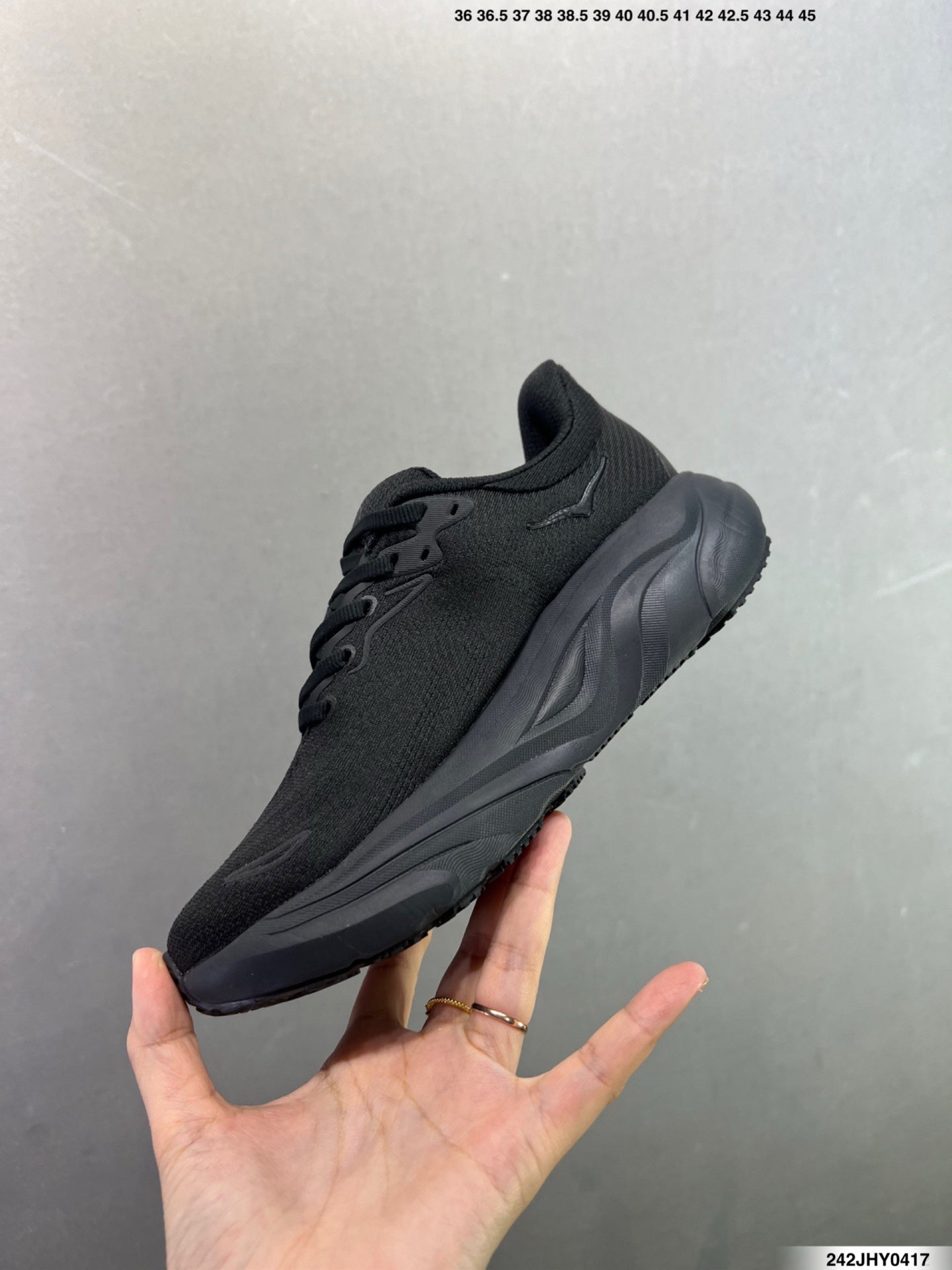 Hoka One One M ARAHI 8