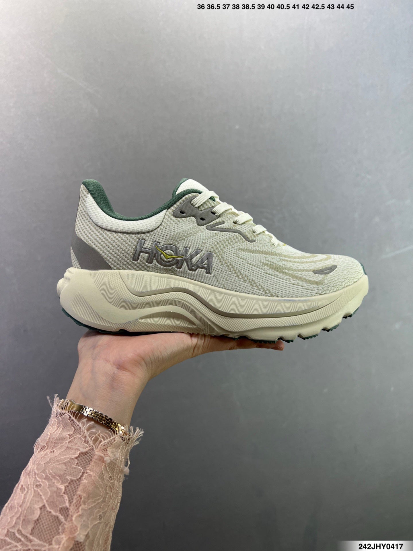 Hoka One One M ARAHI 8