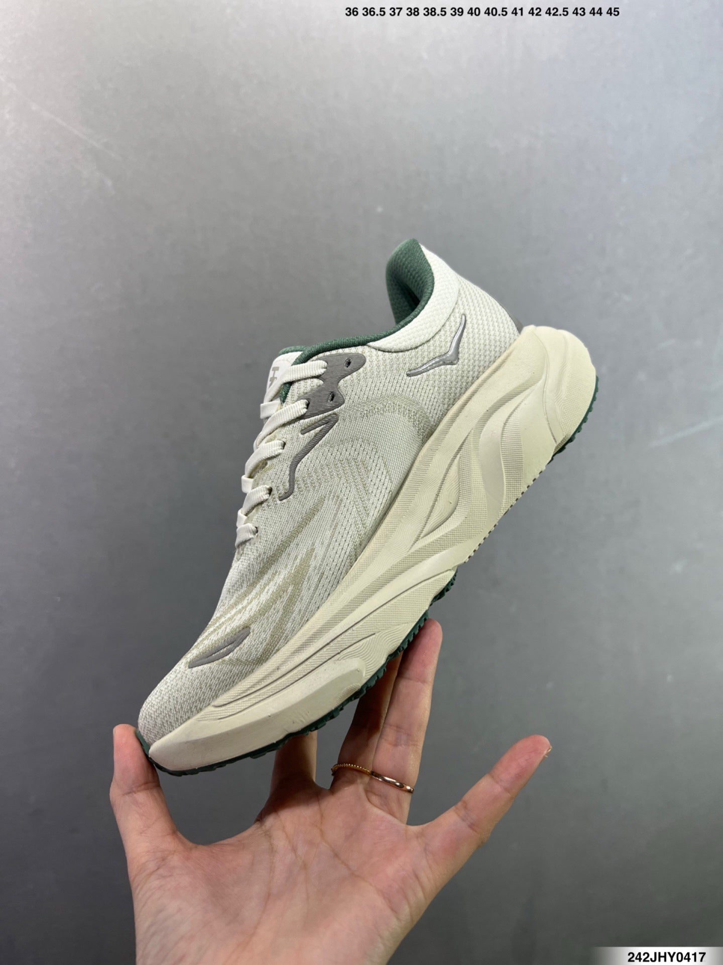 Hoka One One M ARAHI 8