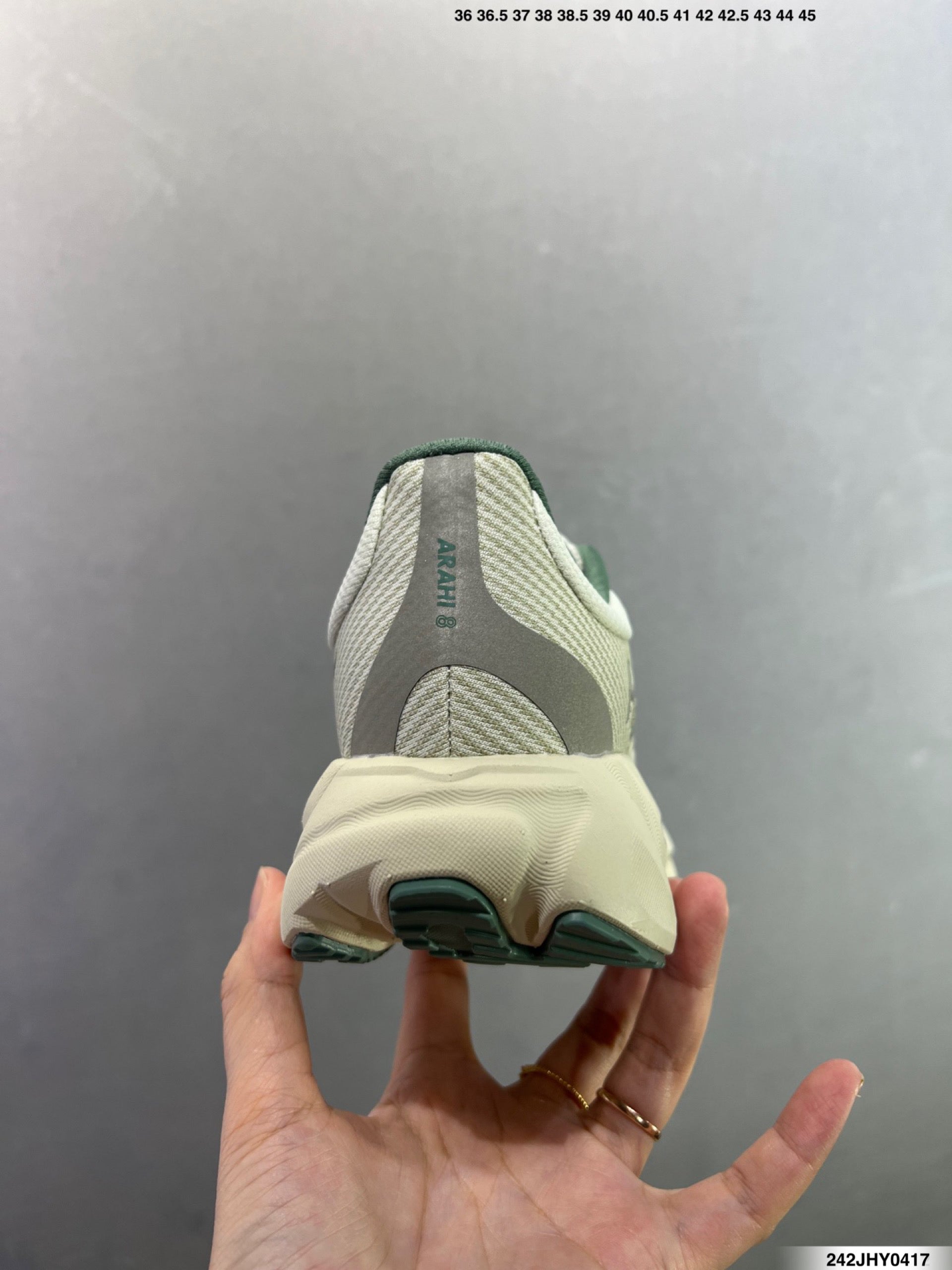 Hoka One One M ARAHI 8