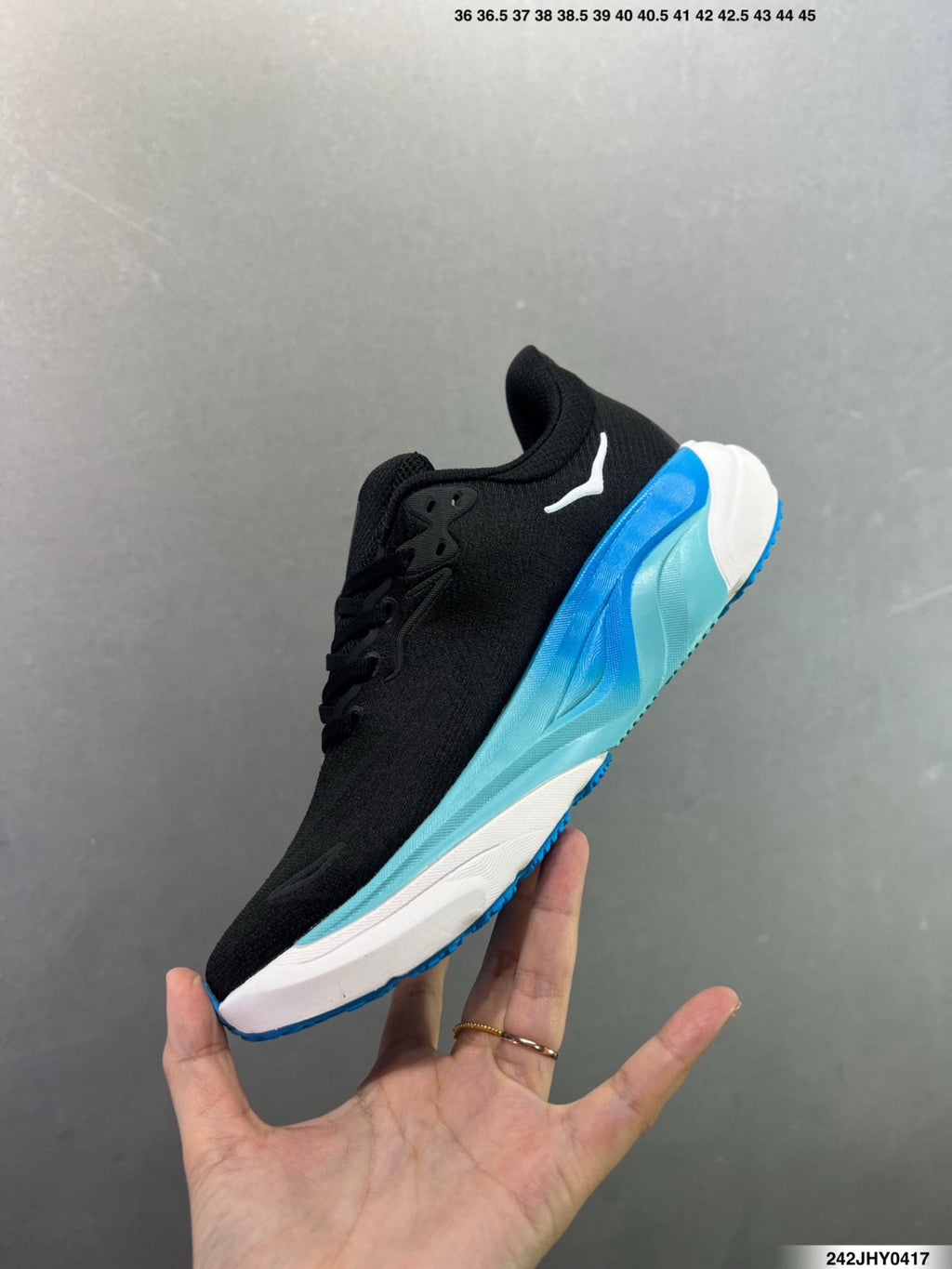 Hoka One One M ARAHI 8