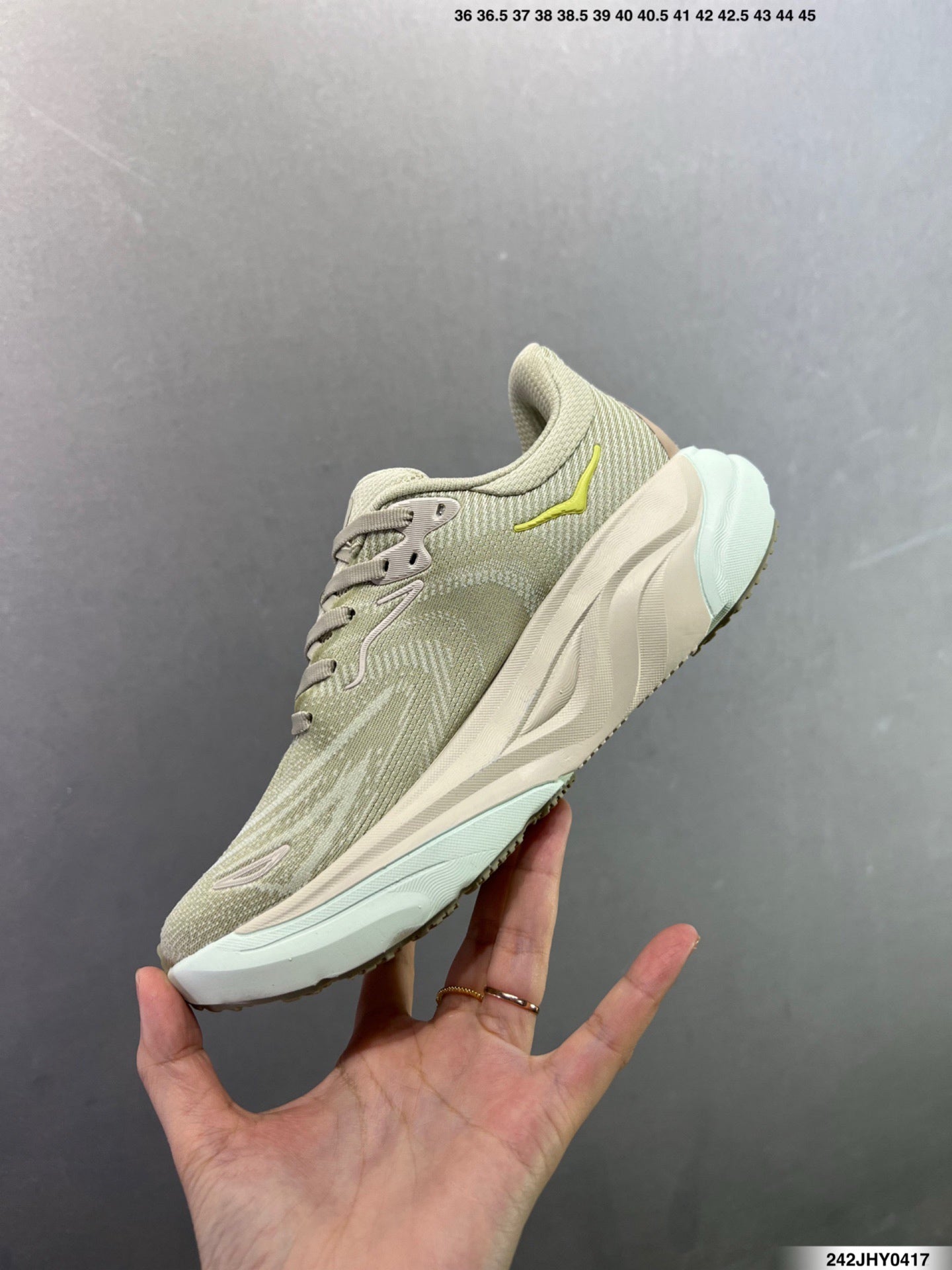 Hoka One One M ARAHI 8