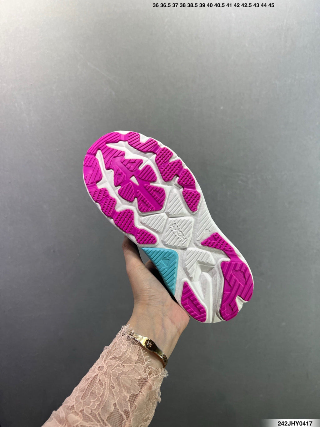 Hoka One One M ARAHI 8