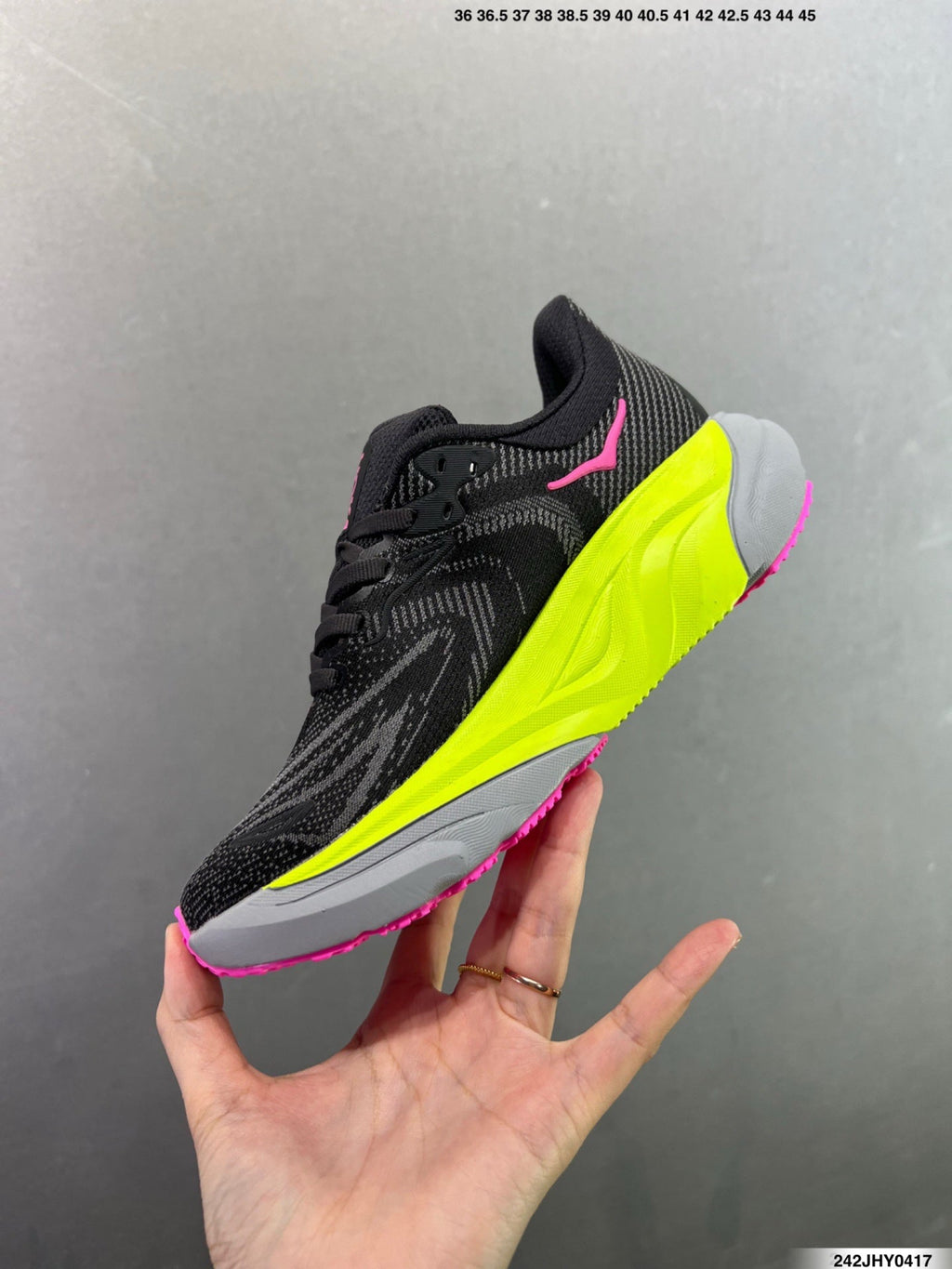 Hoka One One M ARAHI 8