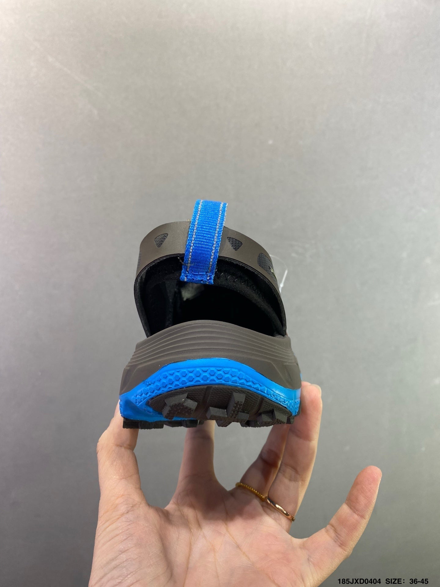 HOKA ONE ONE VIBRAM TOR TRAFA