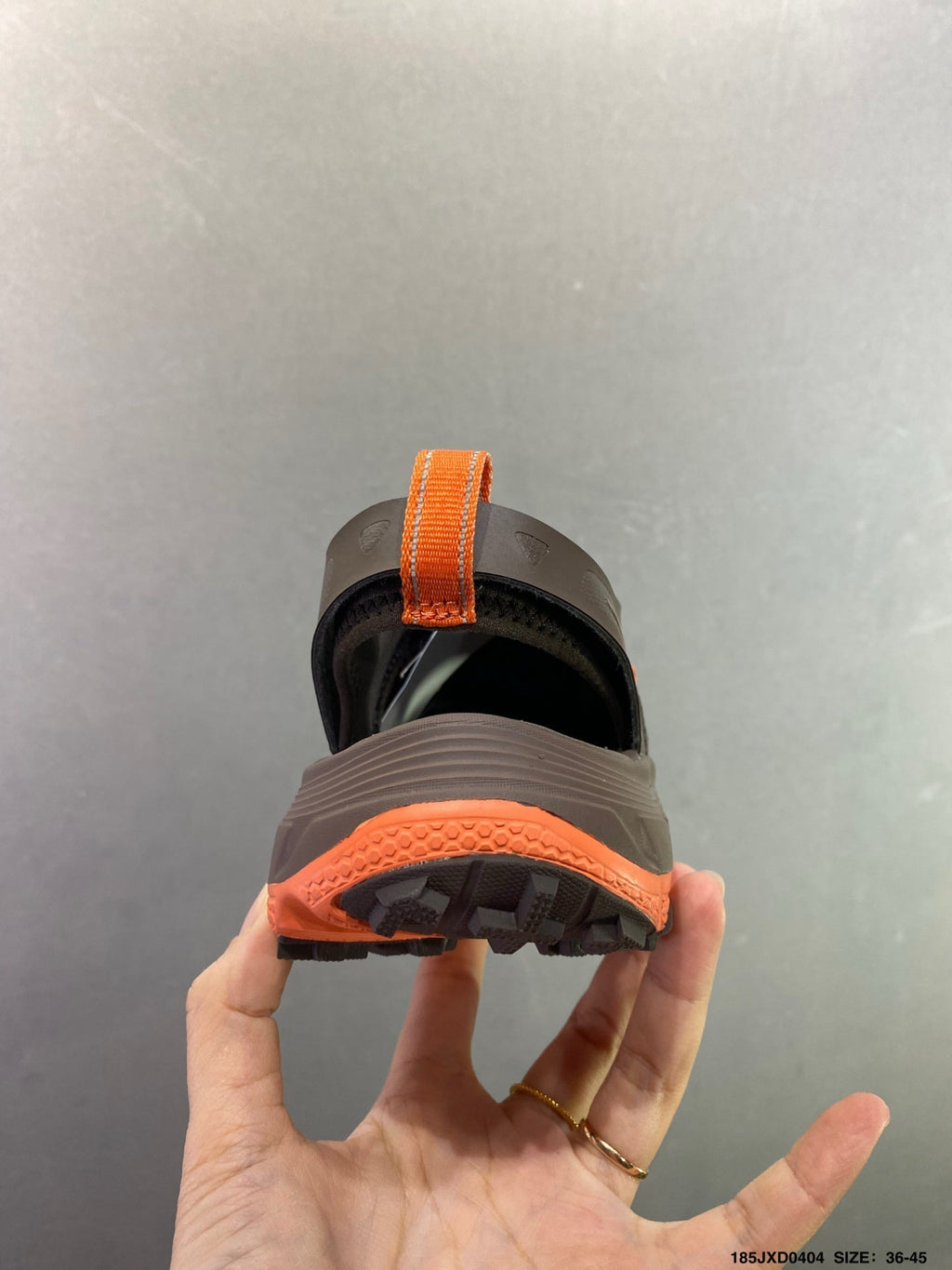 HOKA ONE ONE VIBRAM TOR TRAFA