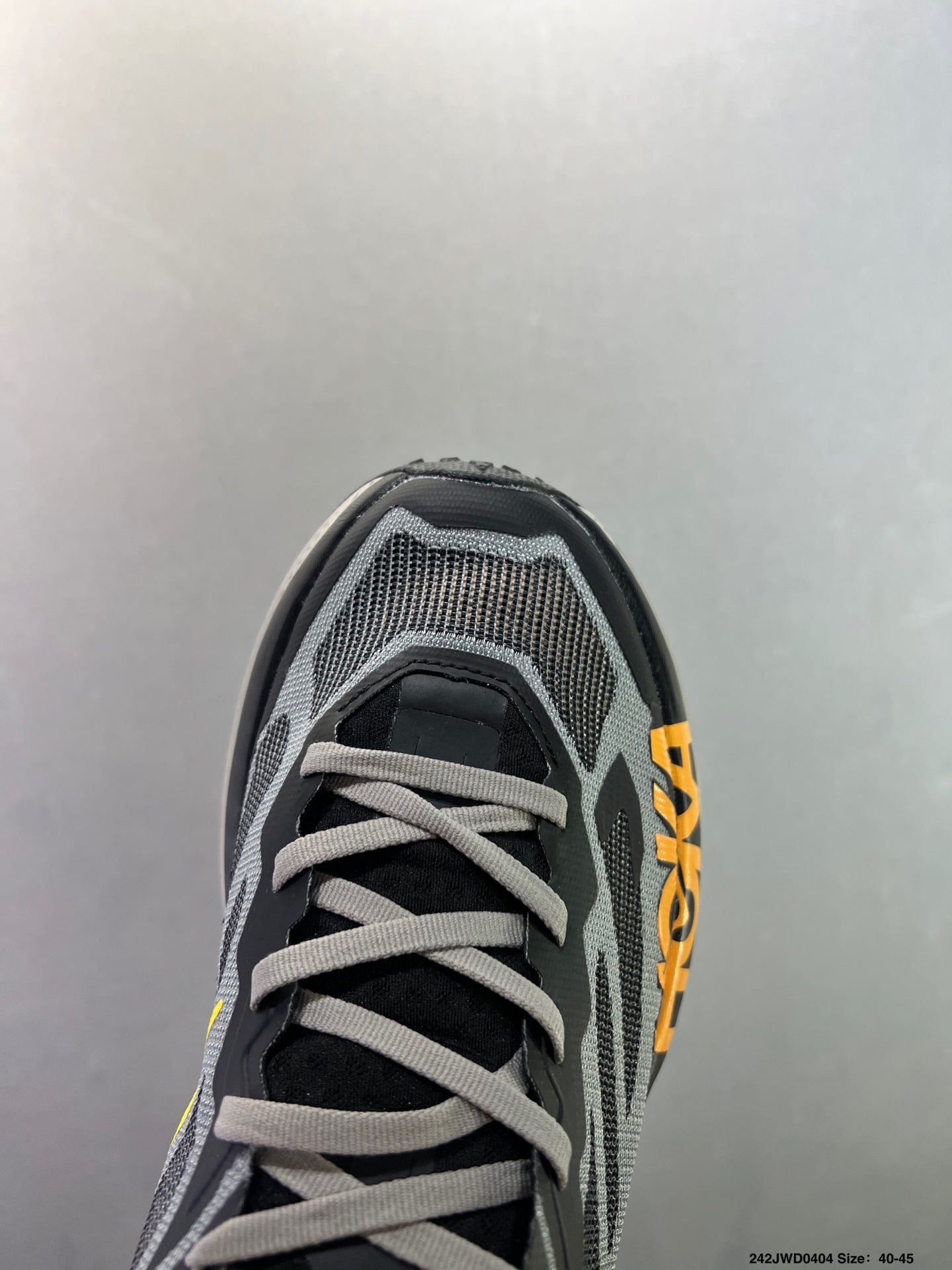 HOKA ONE ONE VIBRAM TOR TRAFA