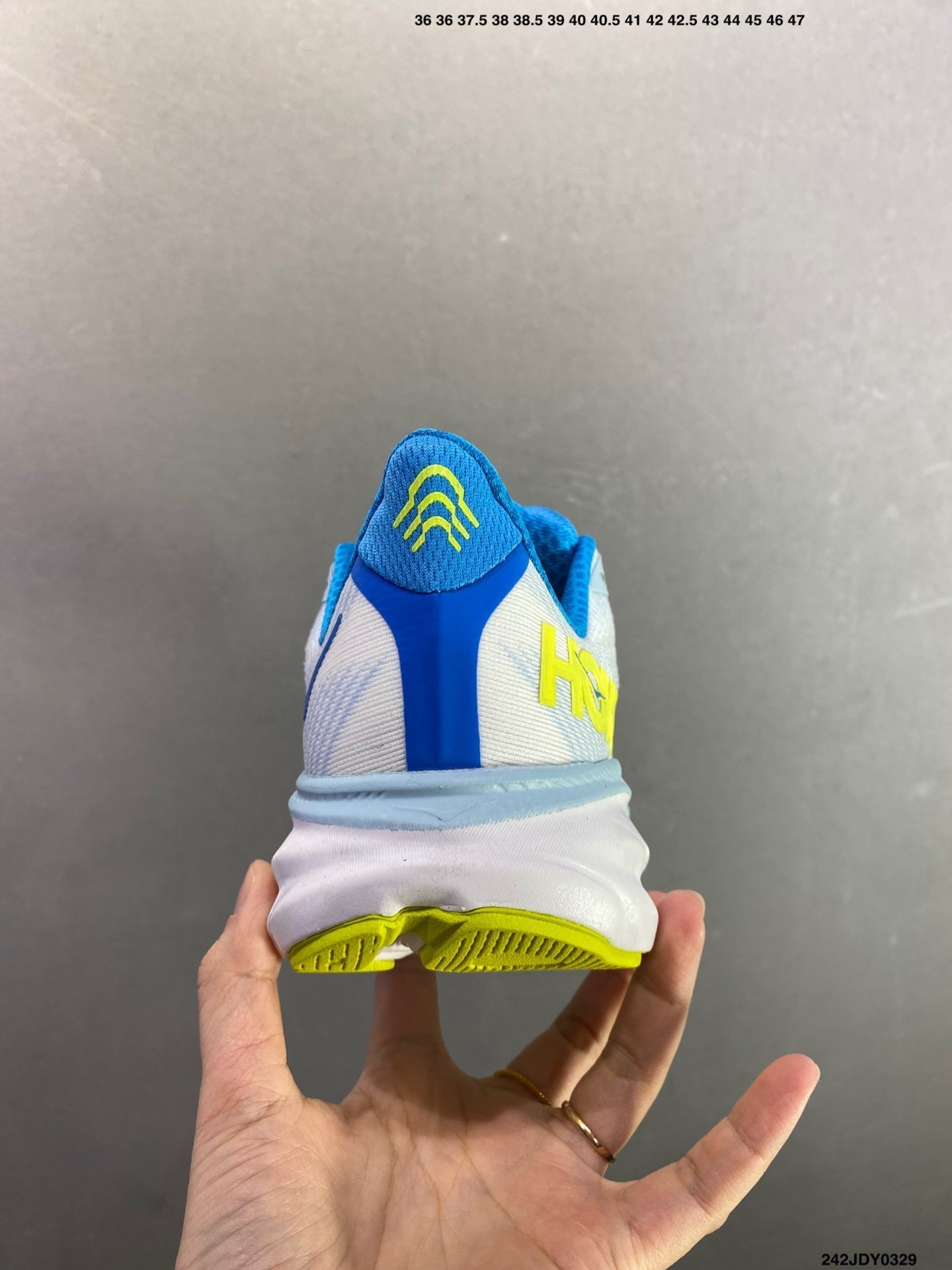HOKA M CLIFTON 9