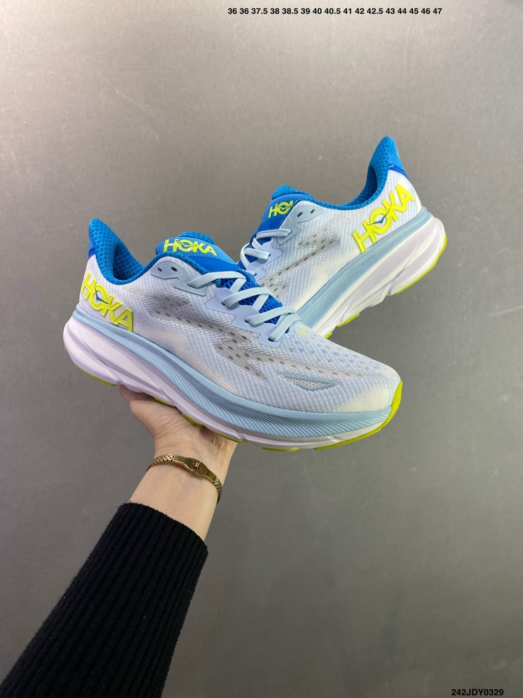 HOKA M CLIFTON 9