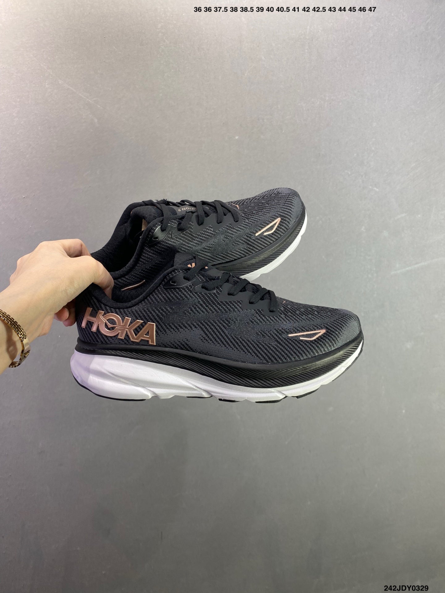 HOKA M CLIFTON 9