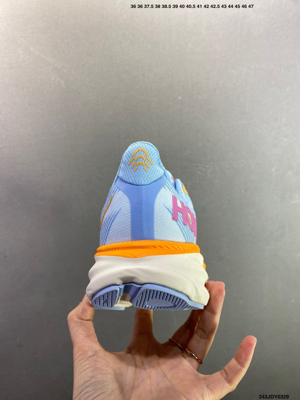HOKA M CLIFTON 9