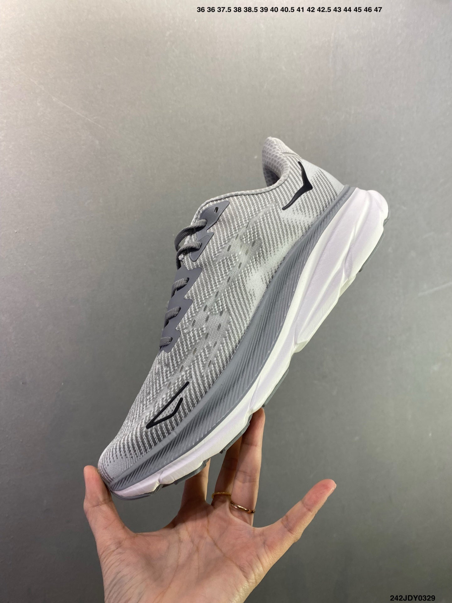 HOKA M CLIFTON 9