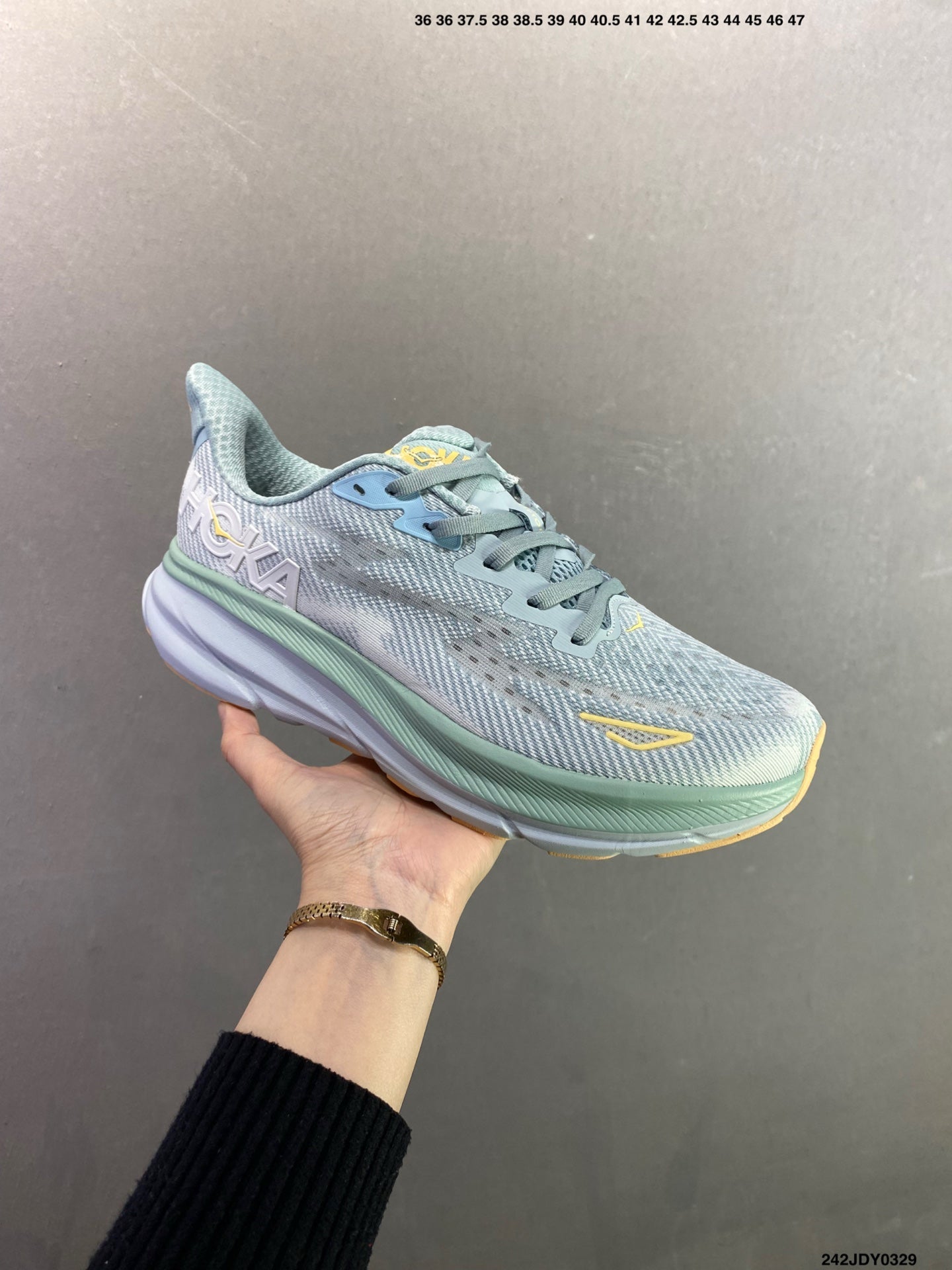 HOKA M CLIFTON 9