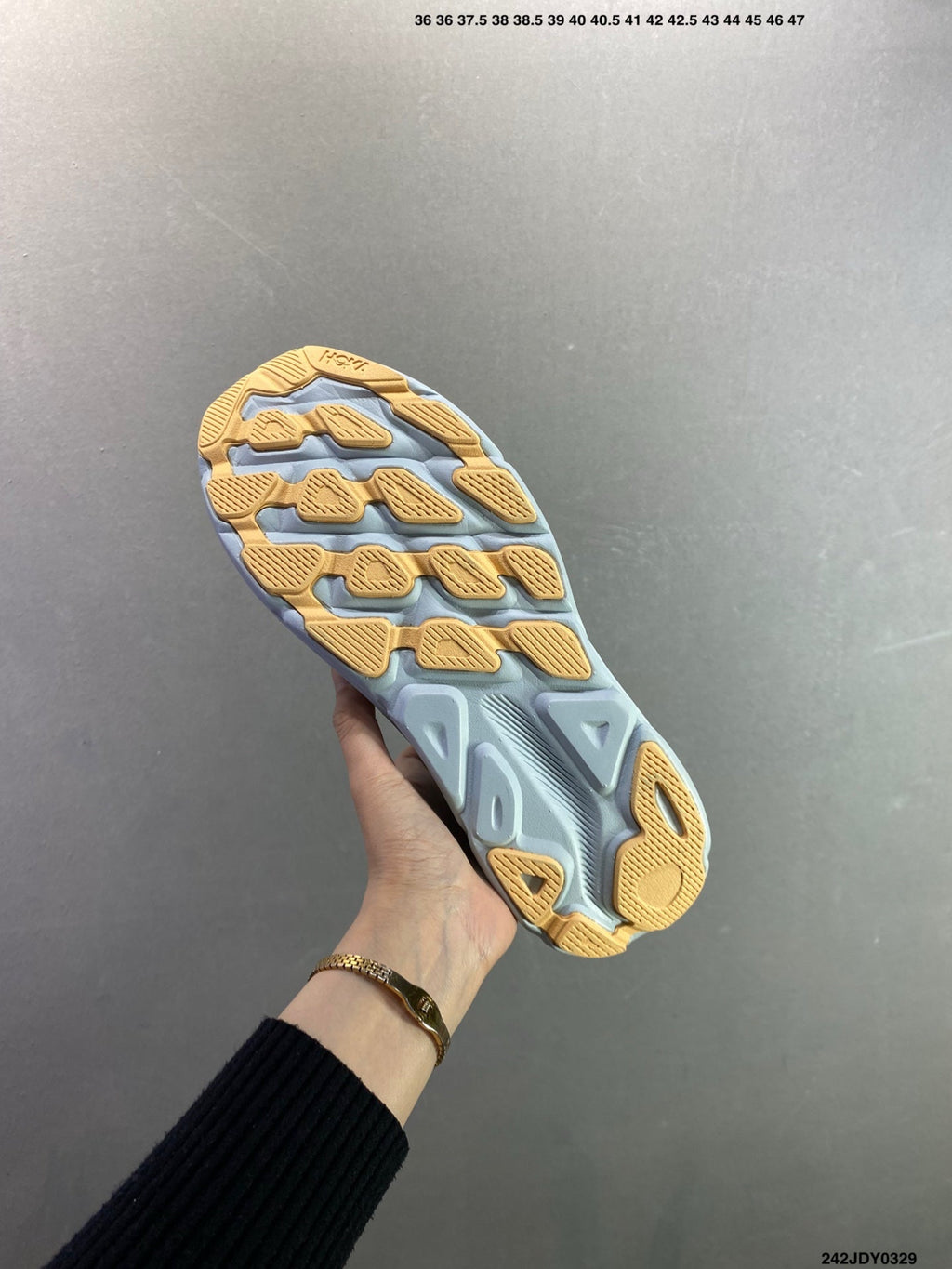 HOKA M CLIFTON 9