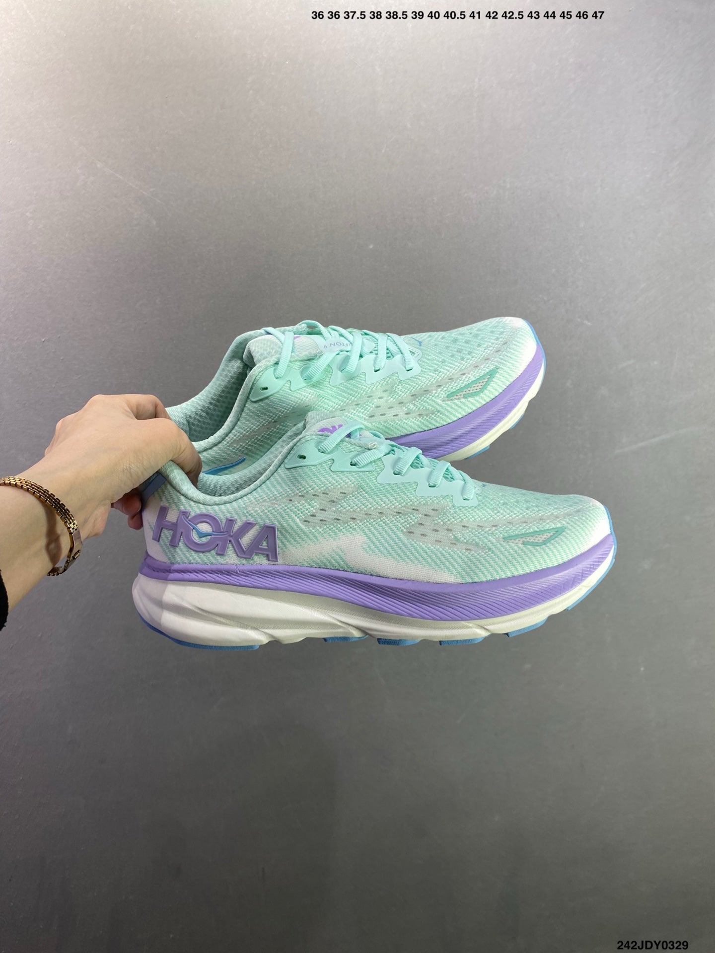 HOKA M CLIFTON 9