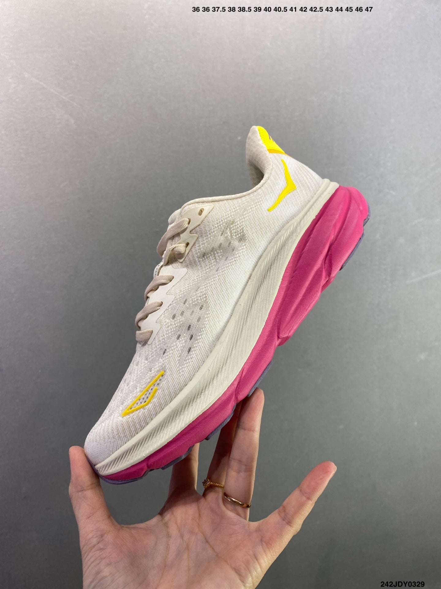 HOKA M CLIFTON 9