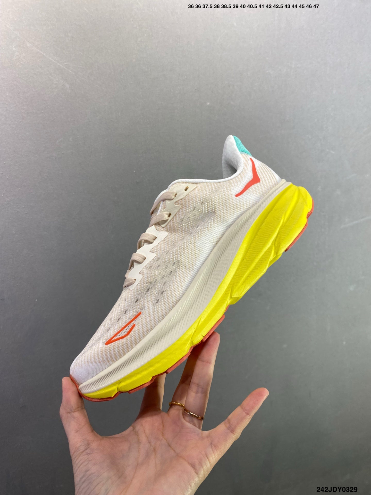 HOKA M CLIFTON 9