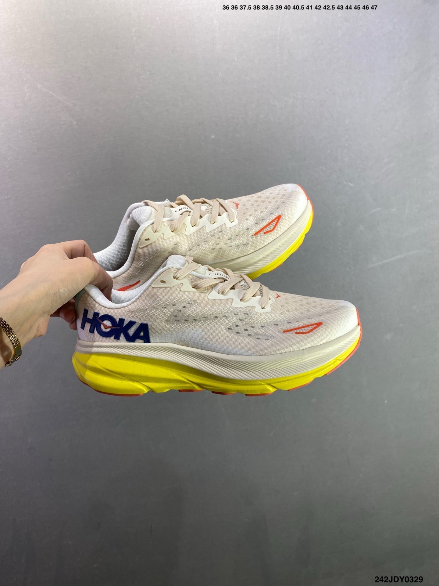 HOKA M CLIFTON 9
