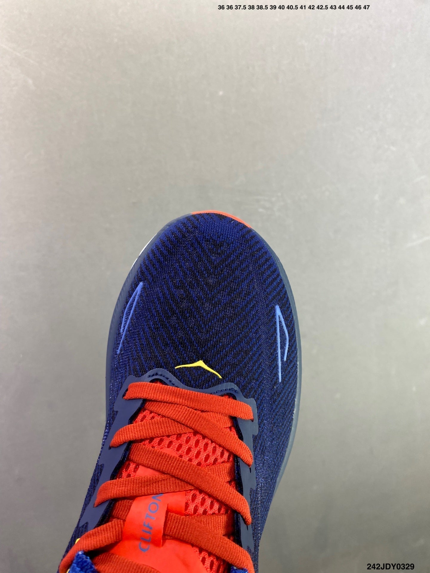 HOKA M CLIFTON 9