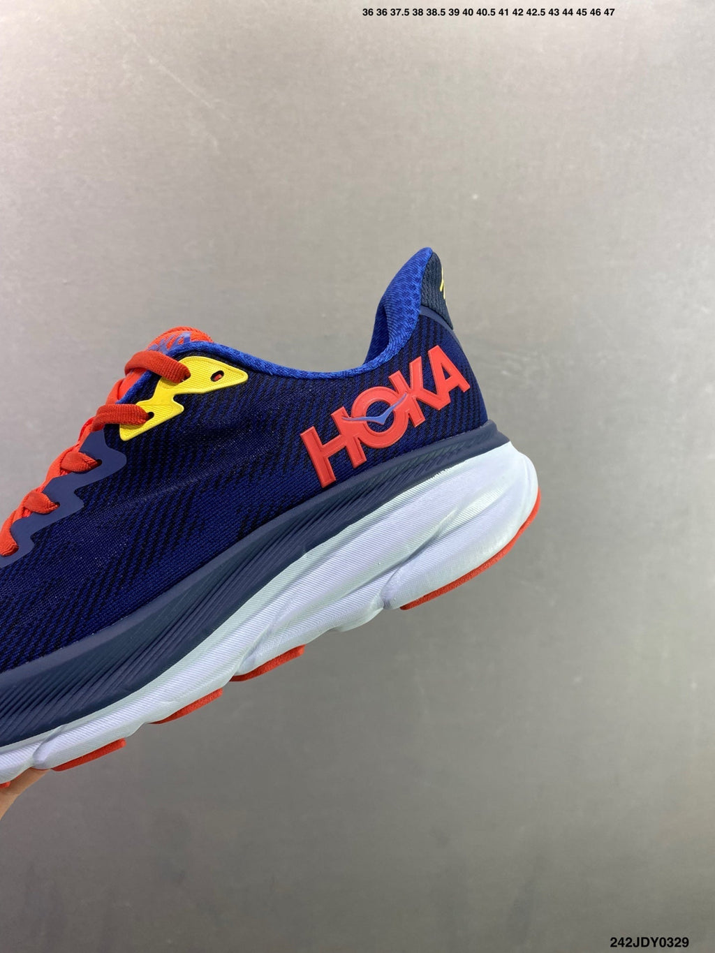 HOKA M CLIFTON 9