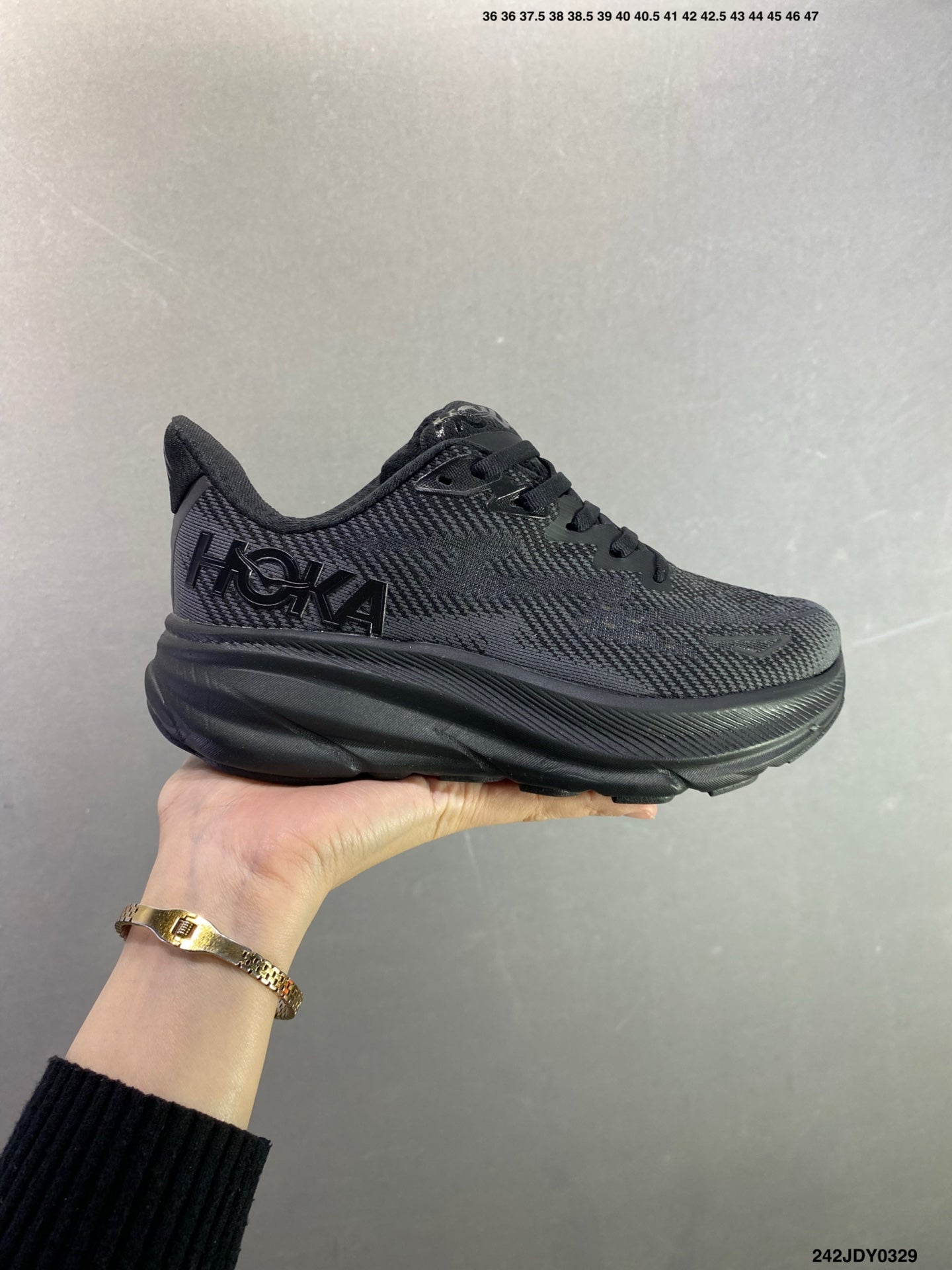 HOKA M CLIFTON 9