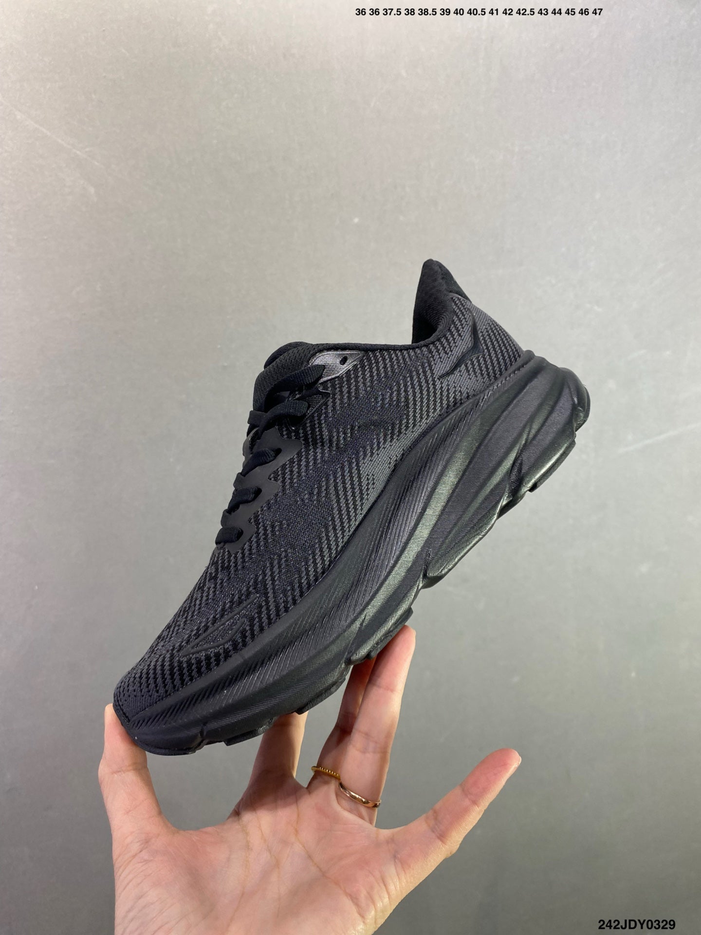 HOKA M CLIFTON 9