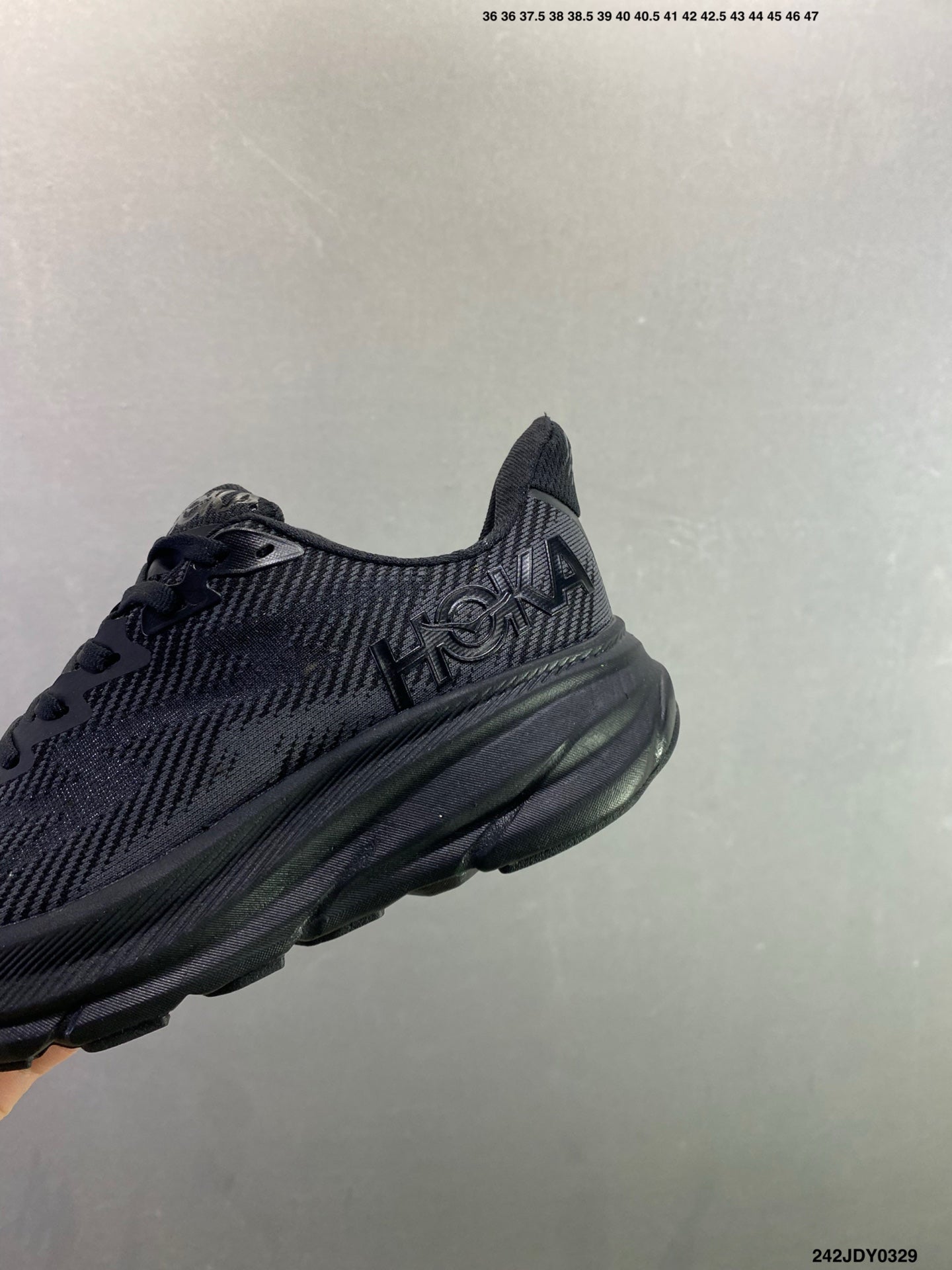 HOKA M CLIFTON 9