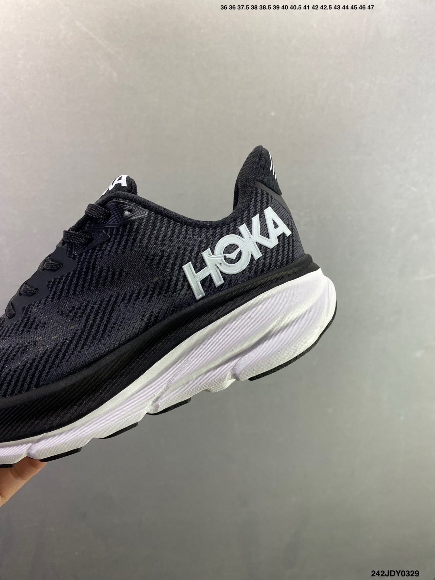 HOKA M CLIFTON 9