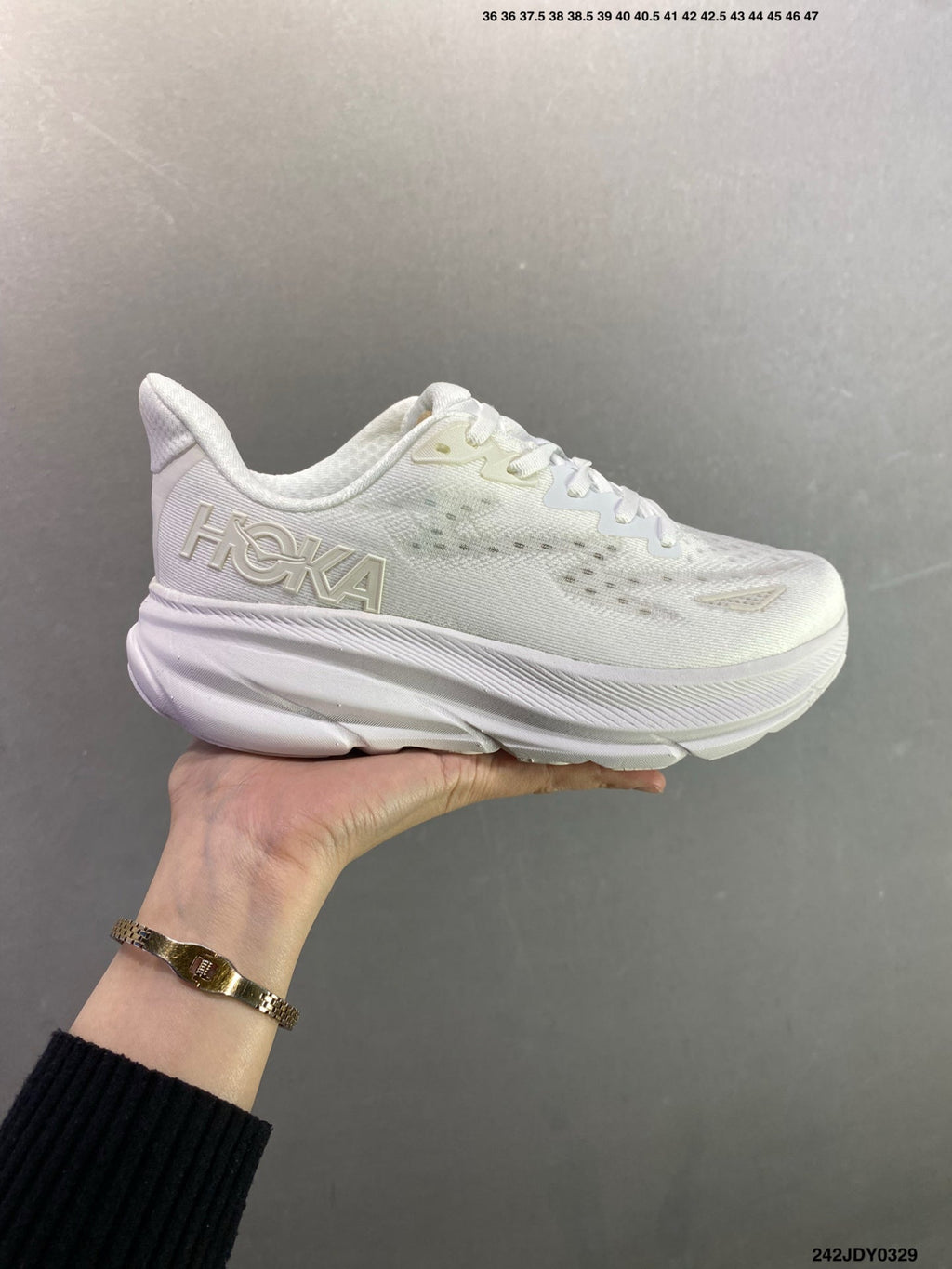 HOKA M CLIFTON 9