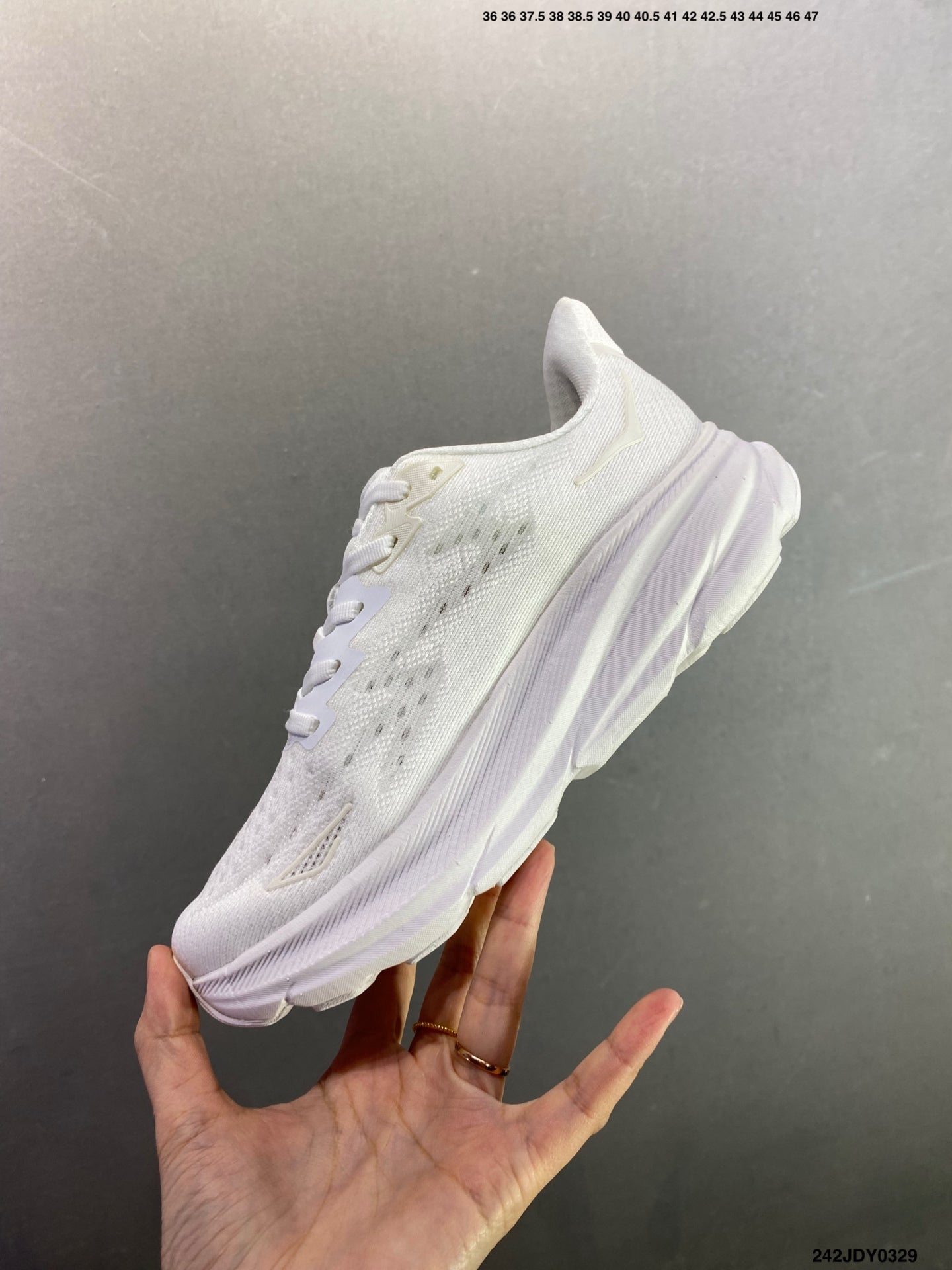 HOKA M CLIFTON 9