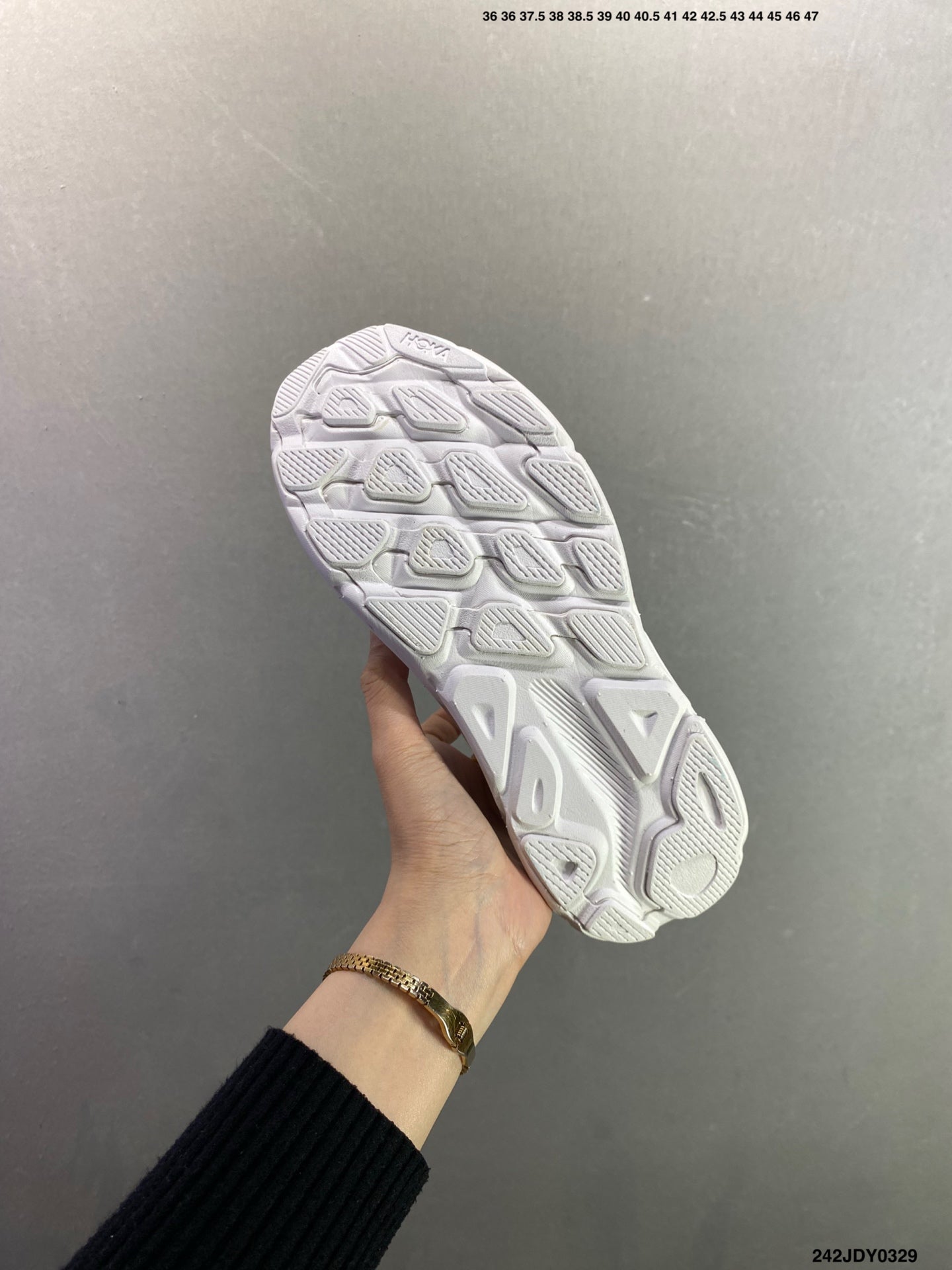 HOKA M CLIFTON 9