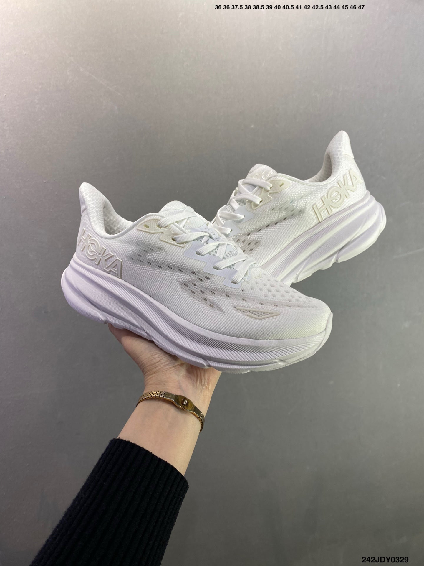 HOKA M CLIFTON 9
