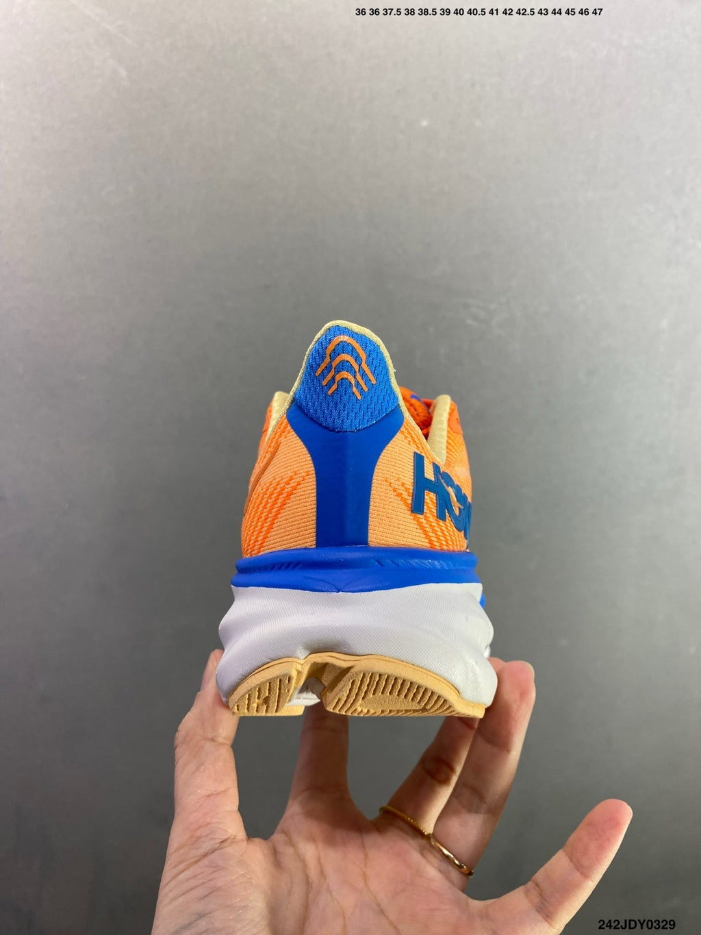 HOKA M CLIFTON 9