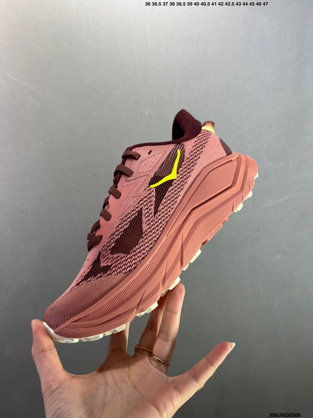 HOKA W CHALLENGER 8